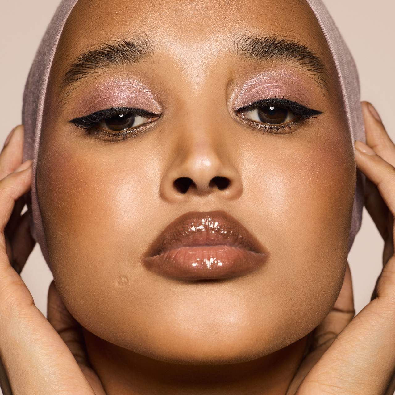 Fenty Beauty by Rihanna  Flypencil Longwear Pencil Eyeliner "black matte"